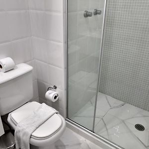 Deluxe Queen Suite